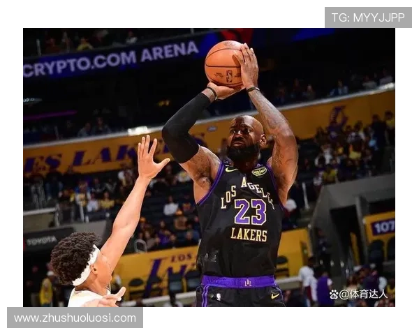 [NBA]詹姆斯加速突敌阵 双手奉上炸裂暴扣.